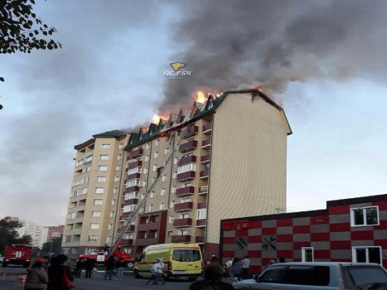 В Первомайском районе Новосибирска загорелся многоквартирный дом 