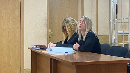 Экс-начальницу новосибирского Минстроя начали судить за взятку айфоном