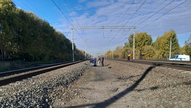 В Новосибирской области грузовой поезд задавил 47-летнего мужчину