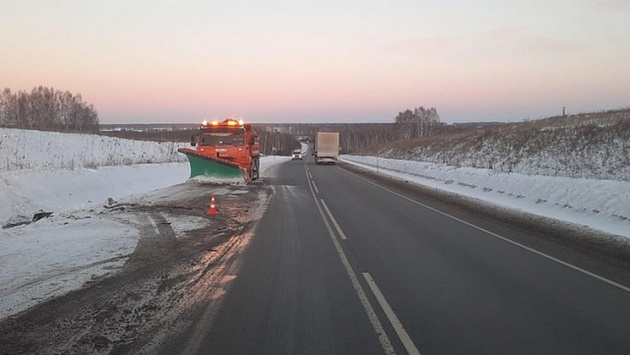 61-летний водитель и пассажирка погибли в лобовом столкновении машин под Новосибирском