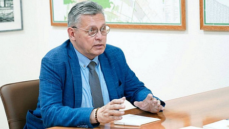 Рифату Сабитову вручили награду за вклад в сохранение нравственных ориентиров