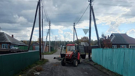 В Новосибирской области двое подростков на питбайке пострадали в ДТП с трактором
