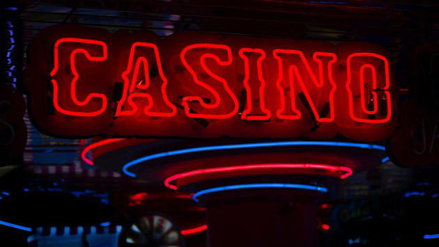 Жительница Новосибирска открыла подпольное казино под видом брокерской фирмы