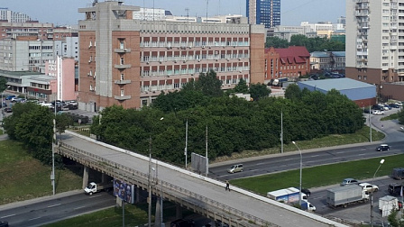 В Новосибирске ремонтируют 96-летний пешеходный мост