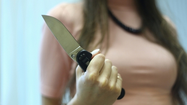 В Новосибирской области женщина напала с ножом на сожителя 