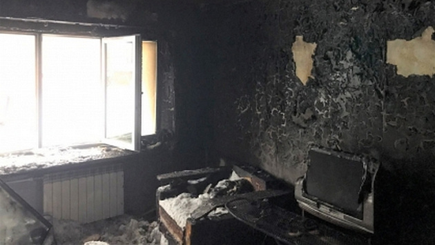 Бросившая двух погибших в пожаре малышей 19-летняя няня предстанет перед судом в Новосибирске