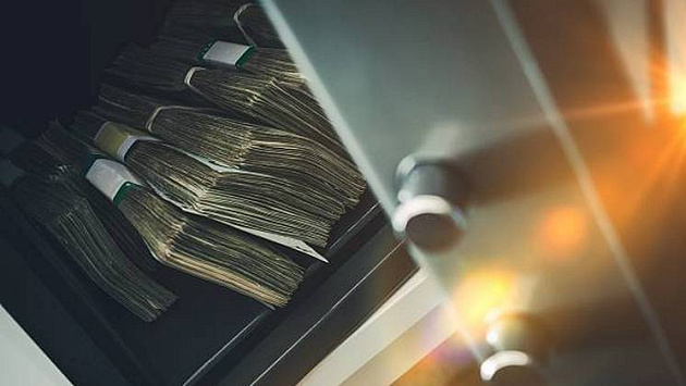 Новосибирец украл из магазина в Томске сейф с крупной суммой денег