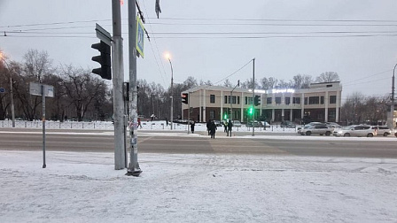 В Новосибирске автомобиль сбил 10-летнюю девочку на «зебре» и уехал