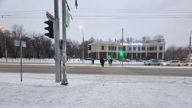 В Новосибирске автомобиль сбил 10-летнюю девочку на «зебре» и уехал