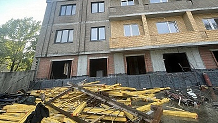 На стройке в Новосибирске после падения с высоты погиб работник