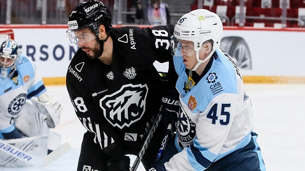 Хоккейная «Сибирь» проиграла «Трактору» в стартовом матче сезона 2021/2022