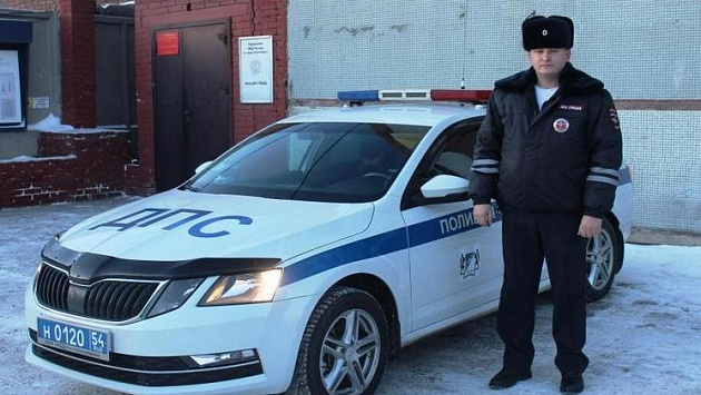 Новосибирский полицейский помог беременной женщине вовремя добраться до больницы