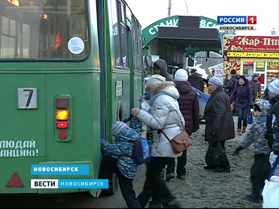 «Вести» проверили, как часто ходит в метель общественный транспорт