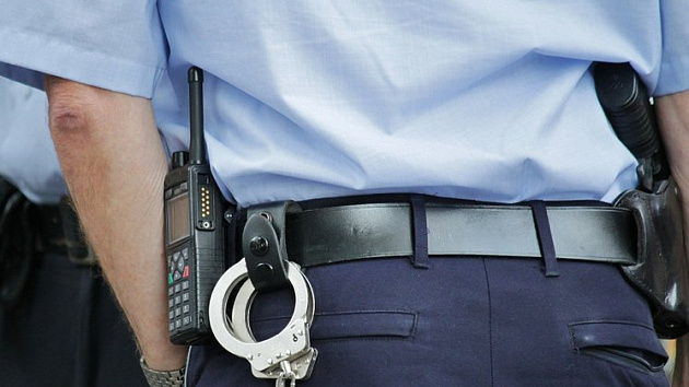 Новосибирских экс-полицейских осудили за взятку в размере 300 тысяч рублей, «Роллтона» и водки