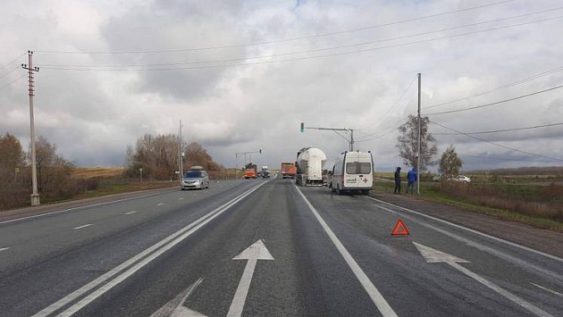 Под Новосибирском машина скорой помощи с пациентом-ребёнком врезалась в грузовик