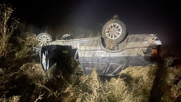 Под Новосибирском 39-летний водитель погиб в перевернувшейся на трассе машине