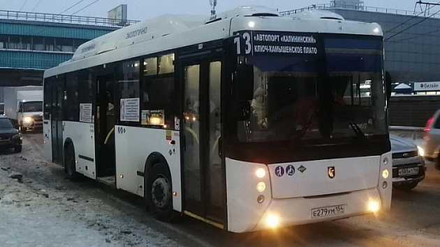 В Новосибирске мужчина залил автобус кровью и устроил скандал