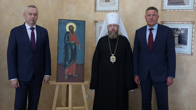 Губернатор Новосибирской области Андрей Травников передал Вологодской митрополии старинную икону