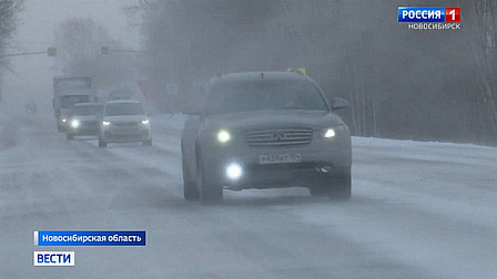 Заснеженный Новосибирск сковали десятибалльные пробки утром 12 ноября
