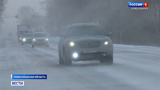 Заснеженный Новосибирск сковали десятибалльные пробки утром 12 ноября