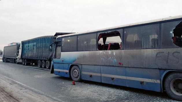 Десять пассажиров рейсового автобуса попали в больницу после ДТП в Новосибирской области