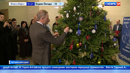Губернатор Алтайского края выбрал на «Ёлке желаний» четыре новогодние мечты