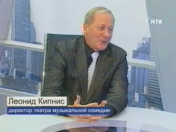 Нам песня строить и жить помогает