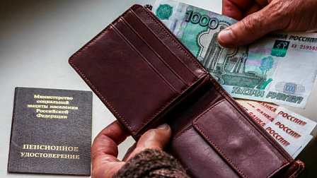 Новосибирские приставы вернули обманутой мошенницей бабушке 400 тысяч рублей