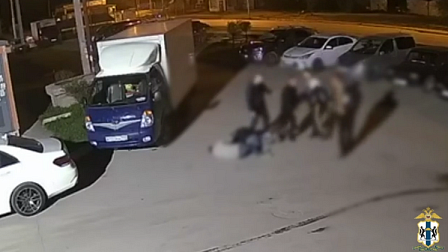 В Новосибирске четверо хулиганов жестоко избили 44-летнего прохожего