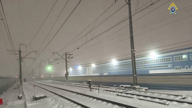 В Новосибирске поезд задавил лежащего на рельсах 27-летнего мужчину