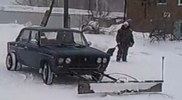 Там где не справляются коммунальные службы, на помощь Новосибирцам приходит смекалка
