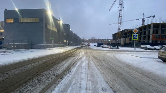 В Новосибирске автомобилист сбил девятилетнюю девочку на переходе и уехал