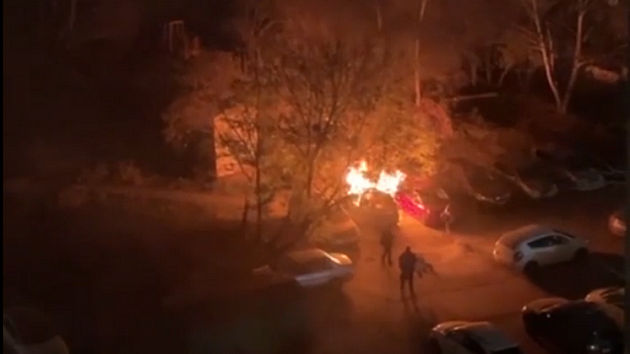 Новосибирец пытался спасти горящий автомобиль и попал в больницу