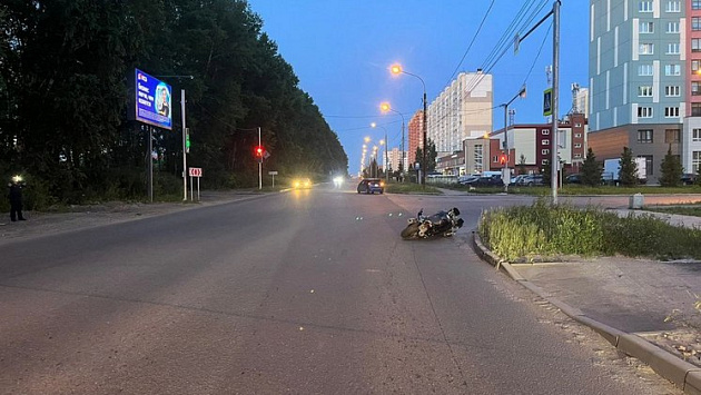 В Новосибирске мотоциклист попал в больницу после дорожной аварии