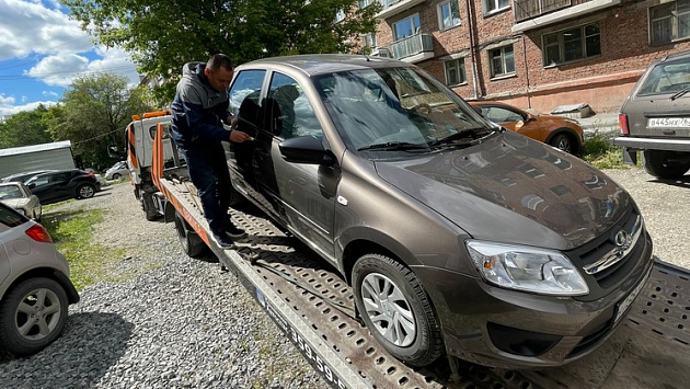 В Новосибирске должник попался приставам на продаже арестованного автомобиля  отчима