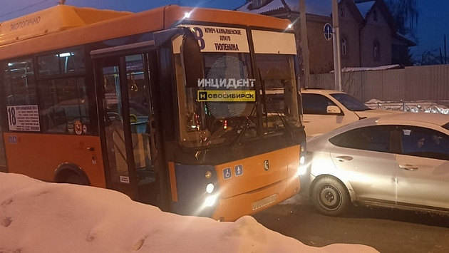 Обвинивший водителя автобуса в избиении новосибирец опроверг слова директора перевозчика