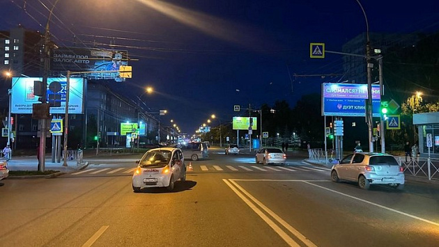 В Новосибирске автомобиль сбил 15-летнего подростка на электросамокате