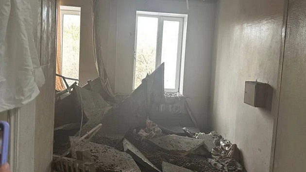 В палате детской больницы Новосибирска обрушился потолок