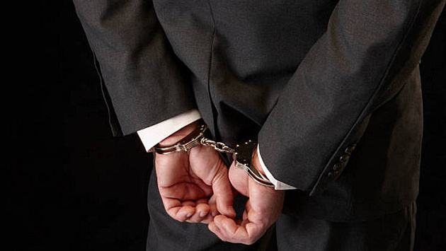 Экс-замглавы УКС Новосибирской области задержали за взятку в 300 тысяч рублей