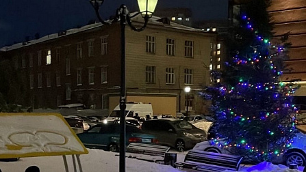 В Новосибирске голый мужчина упал с высоты 26-го этажа