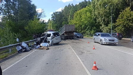 Жительница Новосибирской области с подростком погибли в аварии на трассе в Алтае
