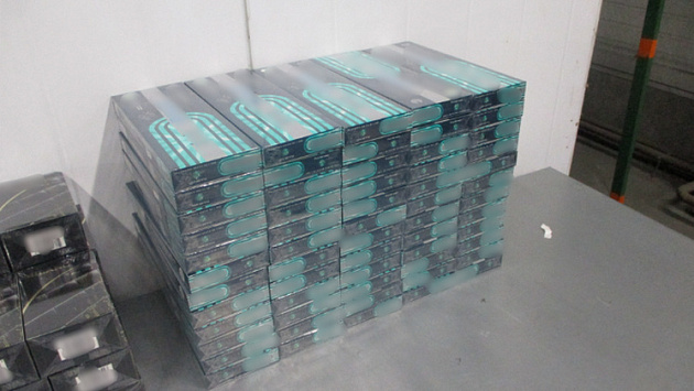 Новосибирские таможенники изъяли контрафактные сигареты почти на миллион рублей