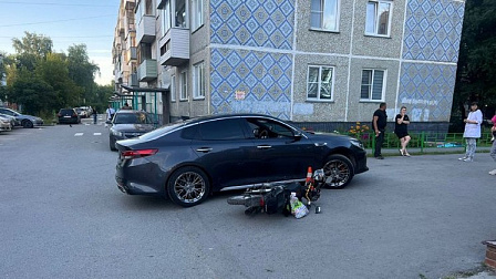 В Новосибирске 14-летний подросток на мопеде попал под колёса автомобиля