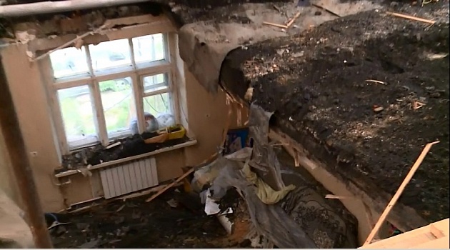 Потолок в квартире в Новосибирске рухнул на женщину с ребенком: все подробности