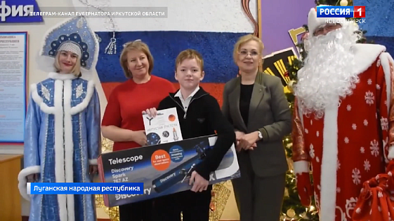 Сотни юных сибиряков получили новогодние подарки благодаря «Ёлке желаний»