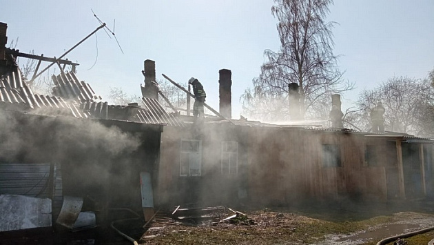В посёлке Коченёво Новосибирской области сгорел восьмиквартирный жилой дом