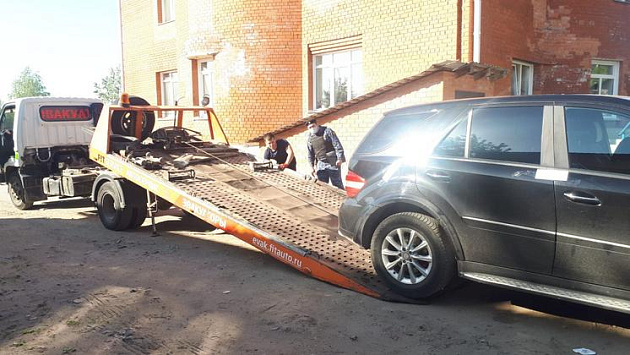 В Новосибирске у недобросовестного отца забрали Mercedes в счет погашения алиментов