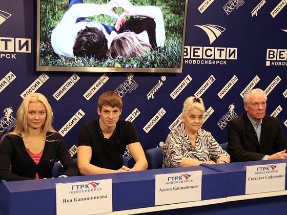 Цветами, валентинками встречаем этот день