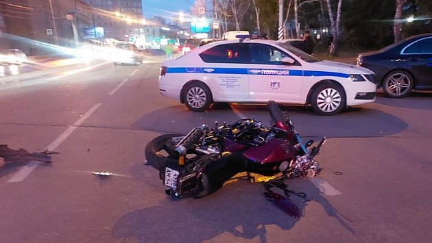В Новосибирске 42-летний мотоциклист погиб в столкновении с автомобилем