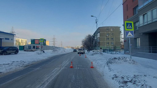 В Новосибирске легковой автомобиль сбил школьника на пешеходном переходе